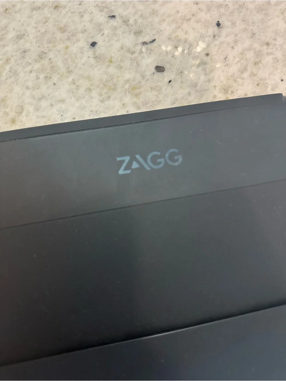 [like new] Zagg iPad Pro 12.9 Slim Book Go Keyboard Case with Pencil Holder